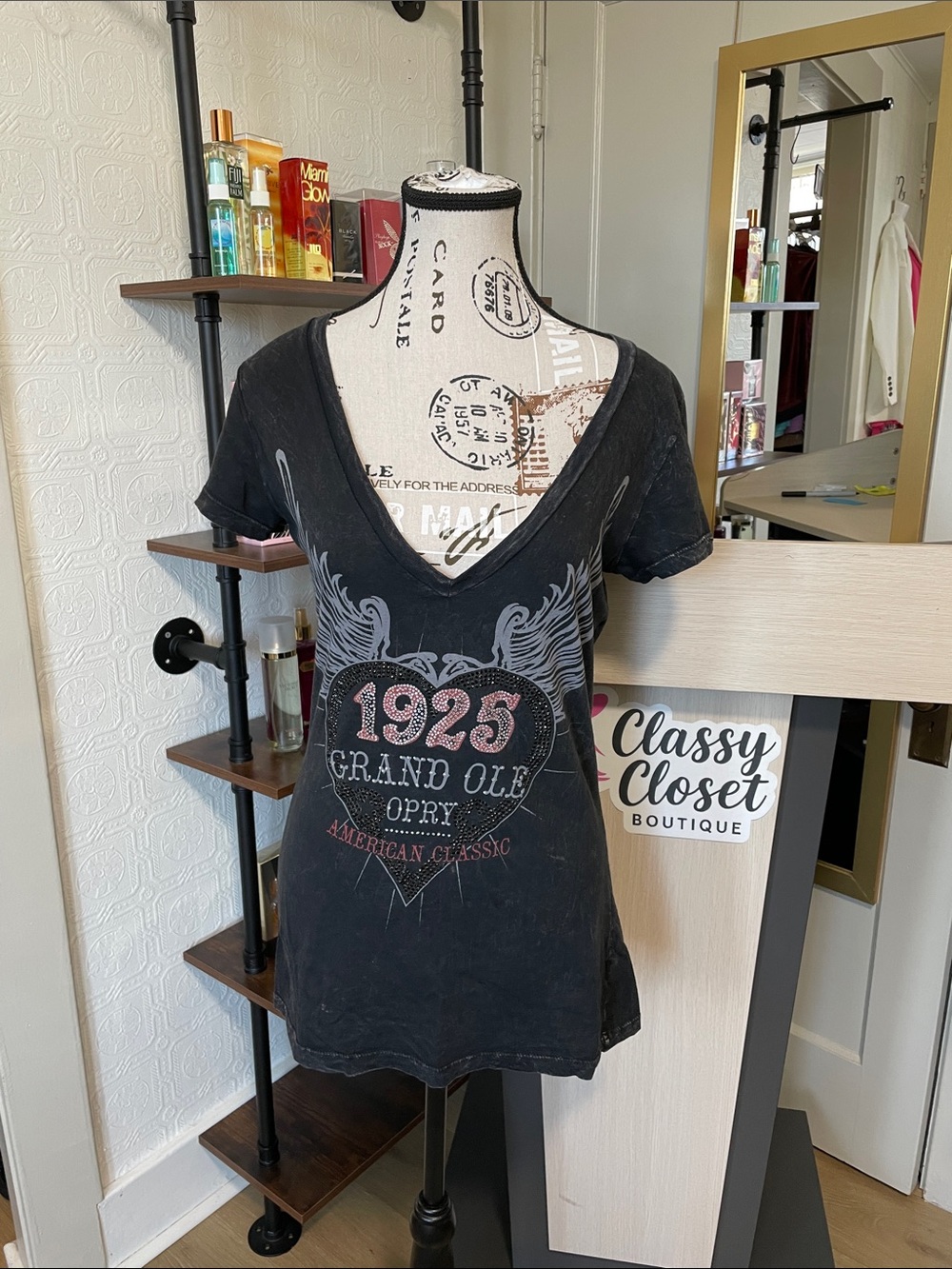 Vintage-Inspired Black V-Neck Tee with 1925 Grand Ole Graphic